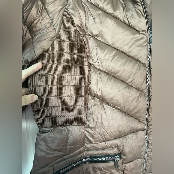 Gorgeous and WARM - Packable Puffer Coat - Picture 5 of 15